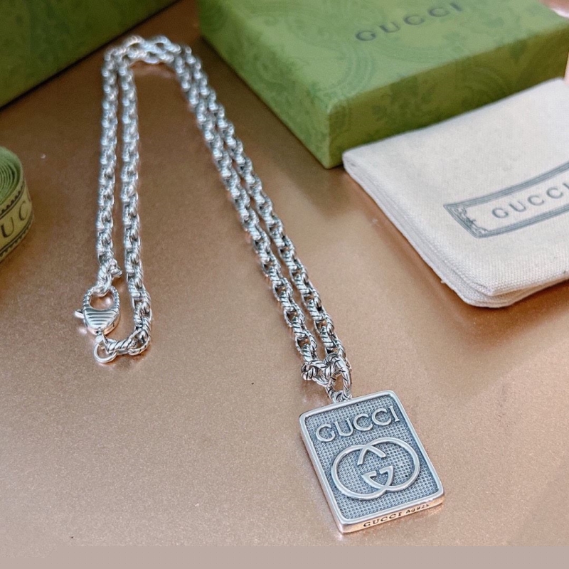 G*u*i necklaces